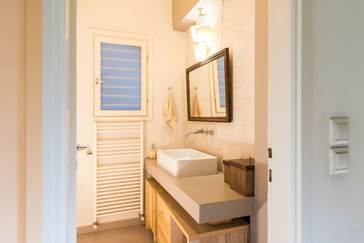 Stylish Flat With Veranda In The Heart Of เอเธนส์ ภายนอก รูปภาพ