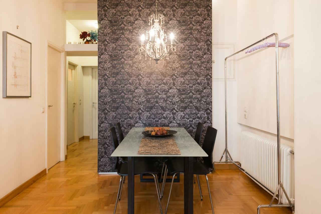 Stylish Flat With Veranda In The Heart Of เอเธนส์ ภายนอก รูปภาพ