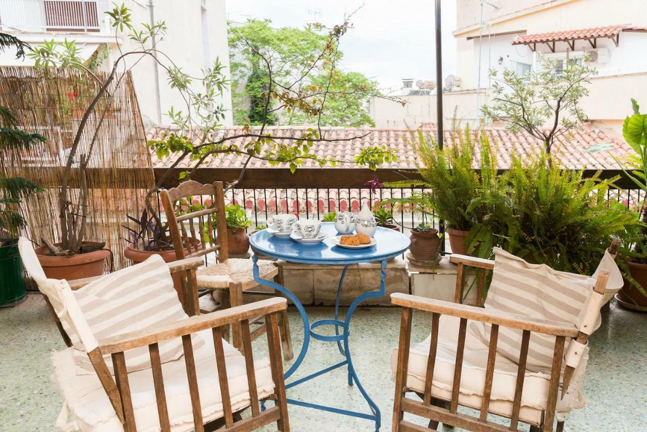 Stylish Flat With Veranda In The Heart Of เอเธนส์ ภายนอก รูปภาพ
